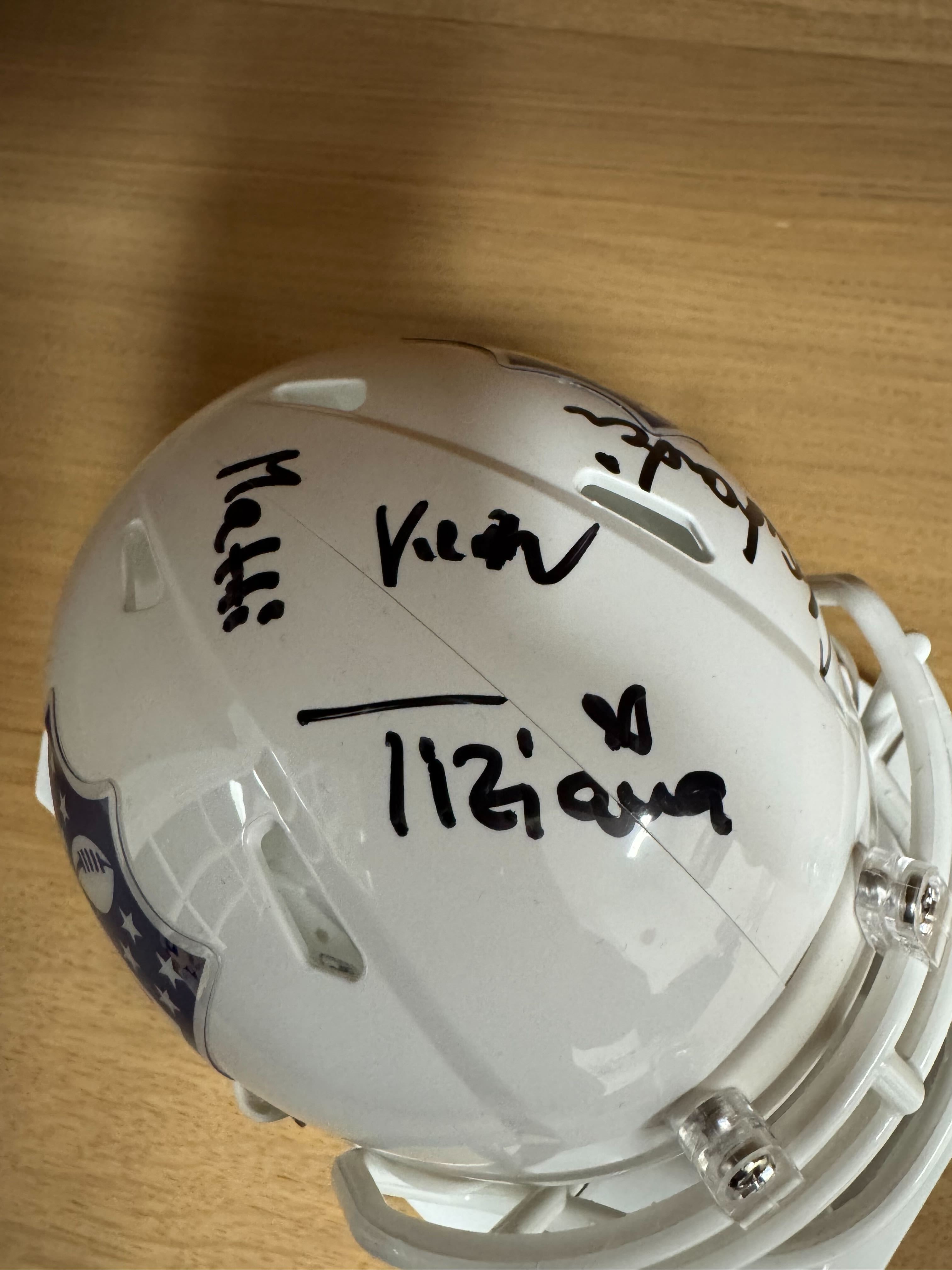 Helm mit Unterschriften der RTL NFL Radio Crew